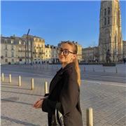 Besoin d’aide aux devoirs ? 
La prof même en vacances est ici !